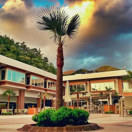 ホテル バルコヴァ サーマル 4*